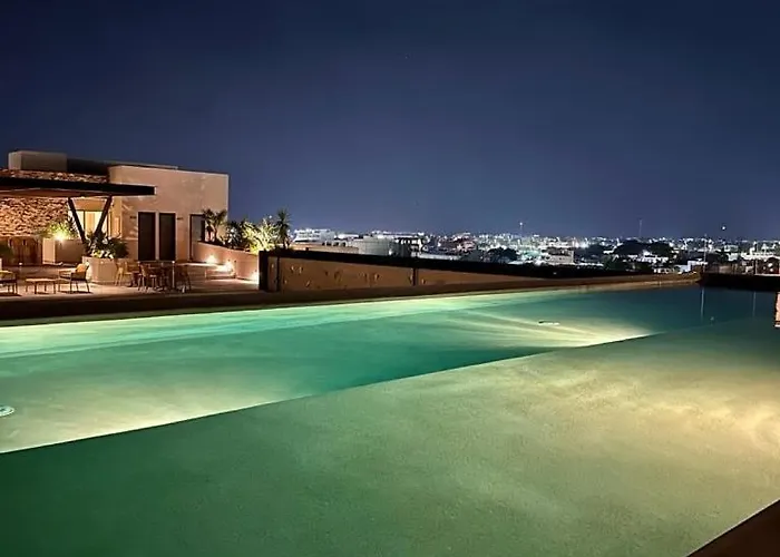 Luxury Rooftop,pool,gym,wifi,close To Apartamento
